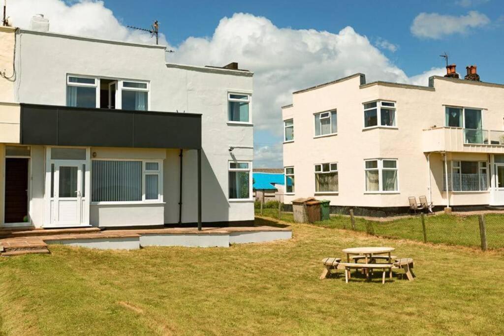Beachfront Apartment - Ground Floor Apartment With Sea Views, Next To The Beach, Bridlington, North Yorkshire Bessingby Экстерьер фото