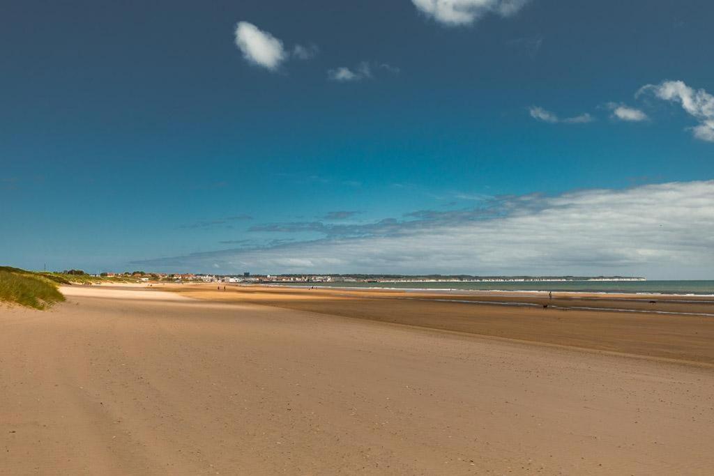 Beachfront Apartment - Ground Floor Apartment With Sea Views, Next To The Beach, Bridlington, North Yorkshire Bessingby Экстерьер фото