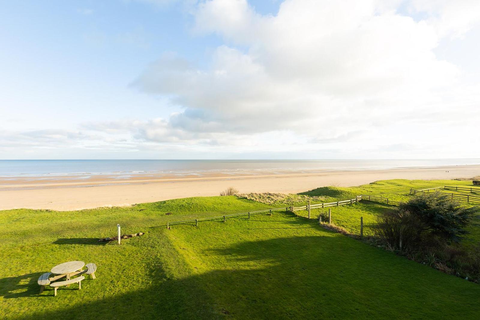 Beachfront Apartment - Ground Floor Apartment With Sea Views, Next To The Beach, Bridlington, North Yorkshire Bessingby Экстерьер фото