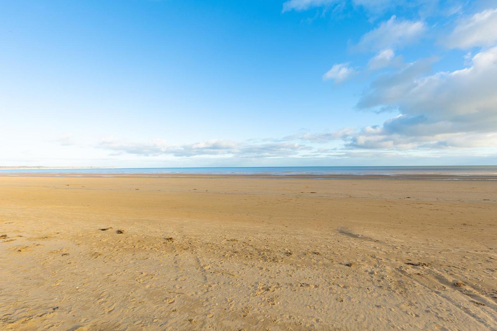 Beachfront Apartment - Ground Floor Apartment With Sea Views, Next To The Beach, Bridlington, North Yorkshire Bessingby Экстерьер фото