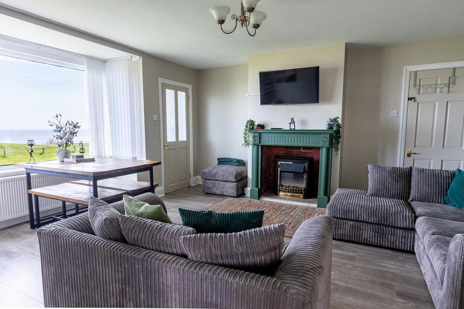 Beachfront Apartment - Ground Floor Apartment With Sea Views, Next To The Beach, Bridlington, North Yorkshire Bessingby Экстерьер фото