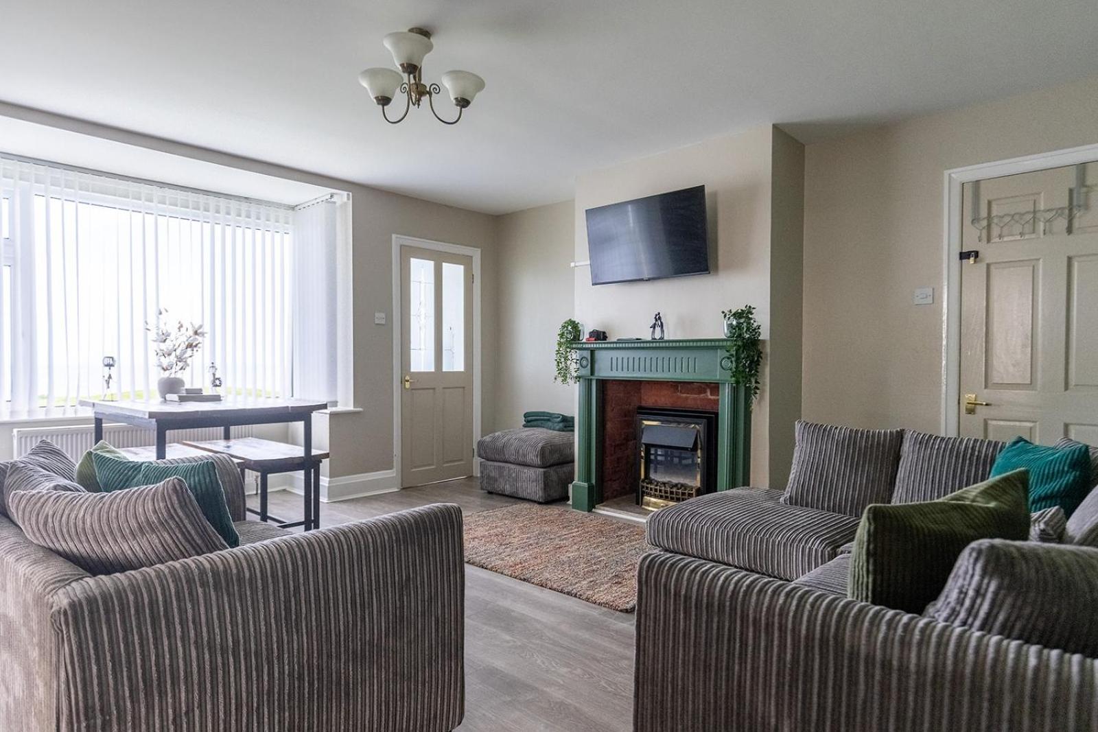 Beachfront Apartment - Ground Floor Apartment With Sea Views, Next To The Beach, Bridlington, North Yorkshire Bessingby Экстерьер фото